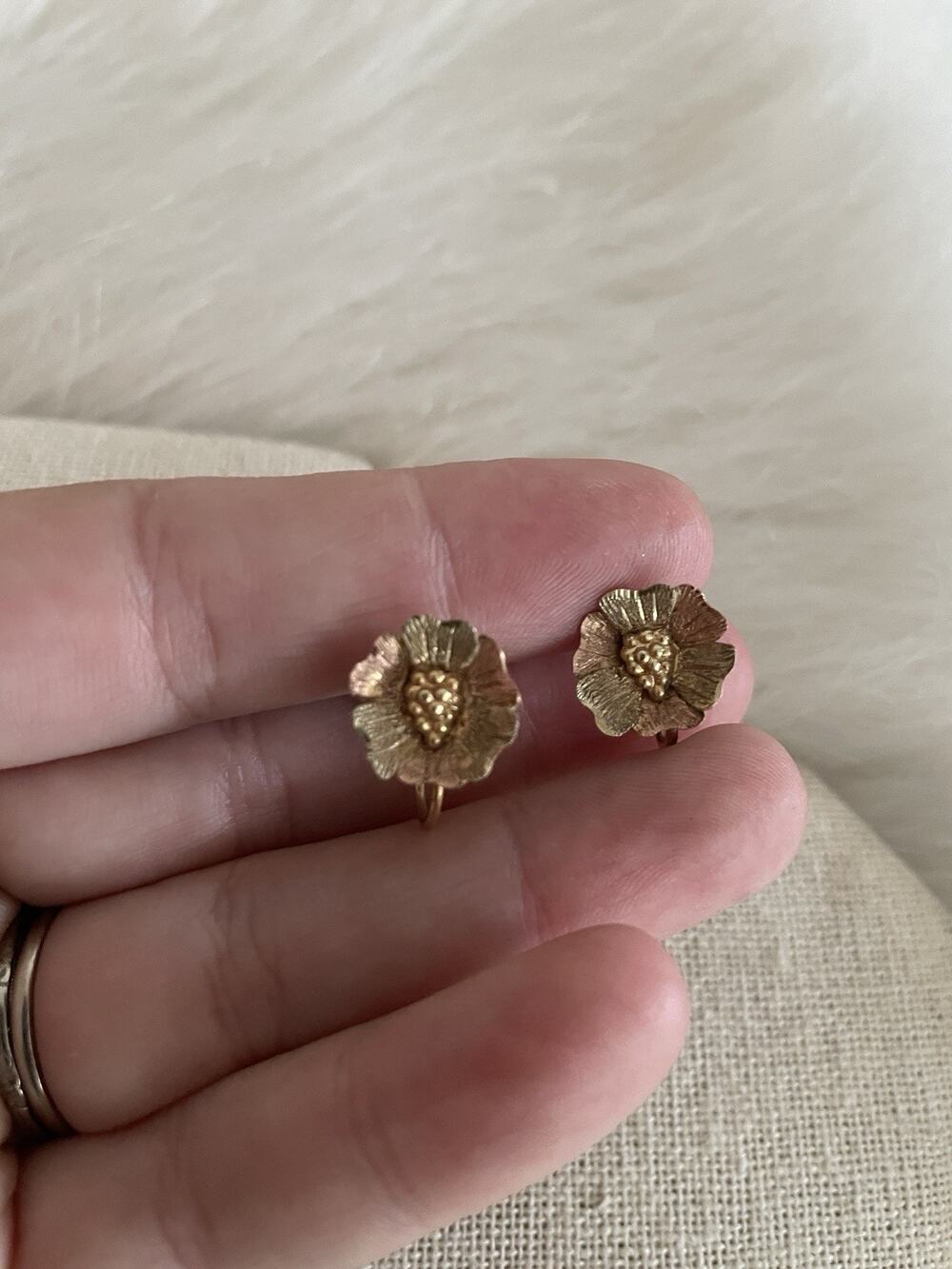 Goldfilled Vintage Screwback Earrings Flowers With Real Gold Overlay 12k
